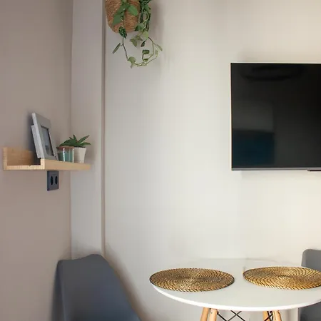 Homevision Modern Central Apartment