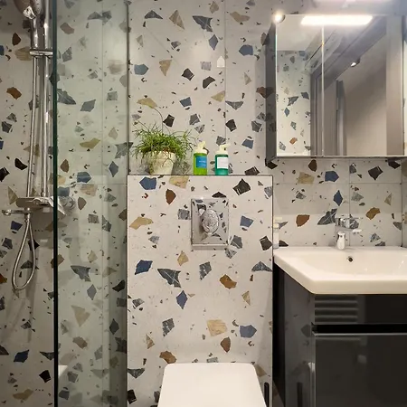 Homevision Modern Central Apartment